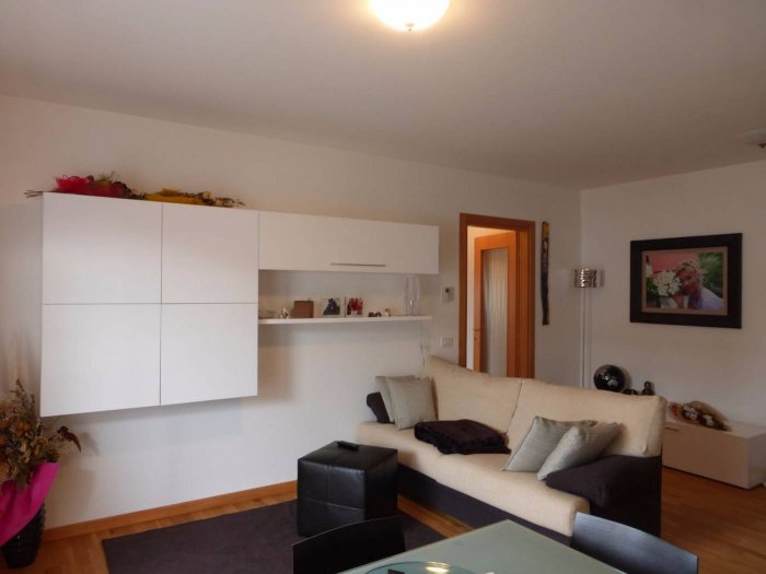 Ampio miniappartamento locato, in vendita a Udine Nord, fraz. Paderno, via Saluzzo 14